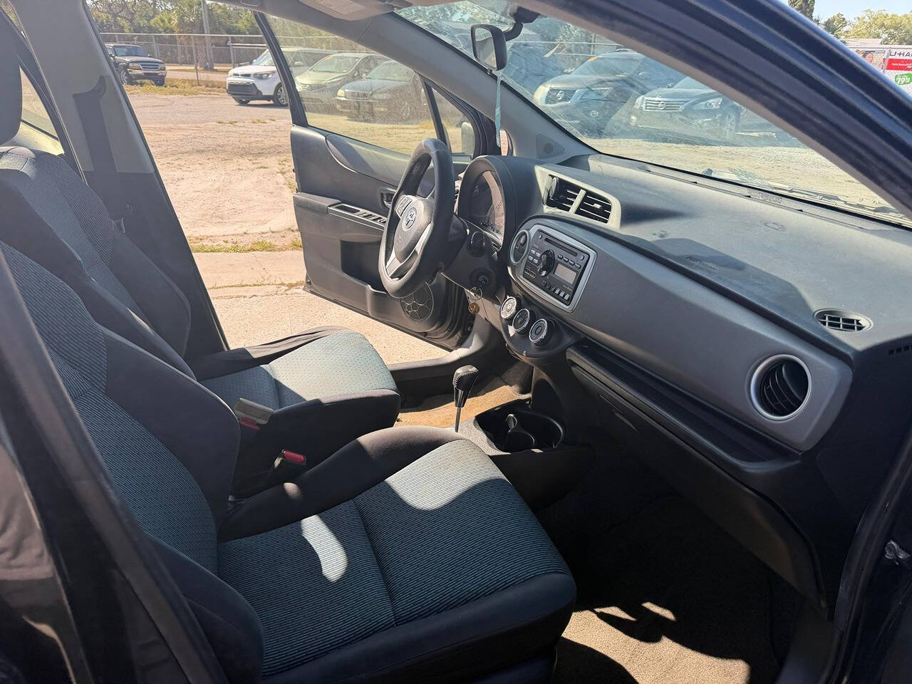 2014 Toyota Yaris 10