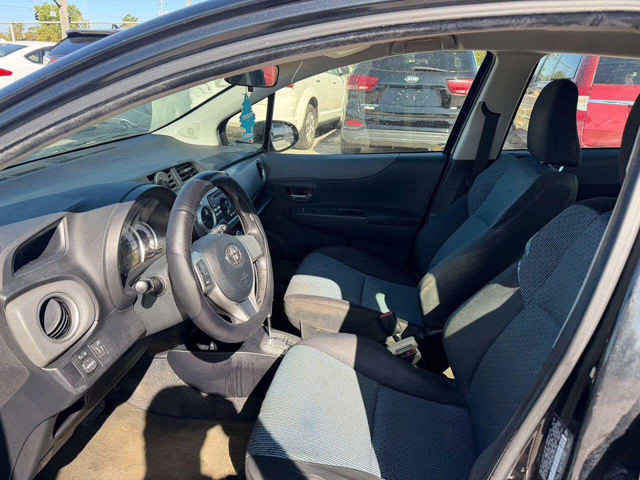 2014 Toyota Yaris 6